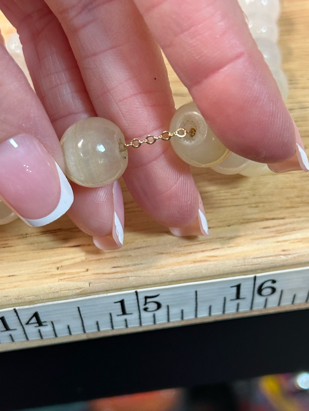 Beautiful Vintage Hong Kong Natural White Agate Necklace - Picture 8 of 10